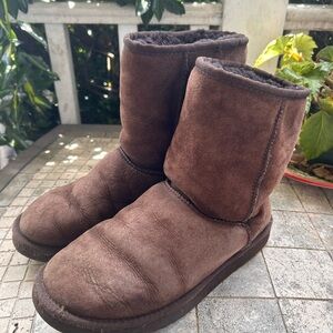 UGG genuine suede and genuine sheep’s skin lining Boots sz 7
